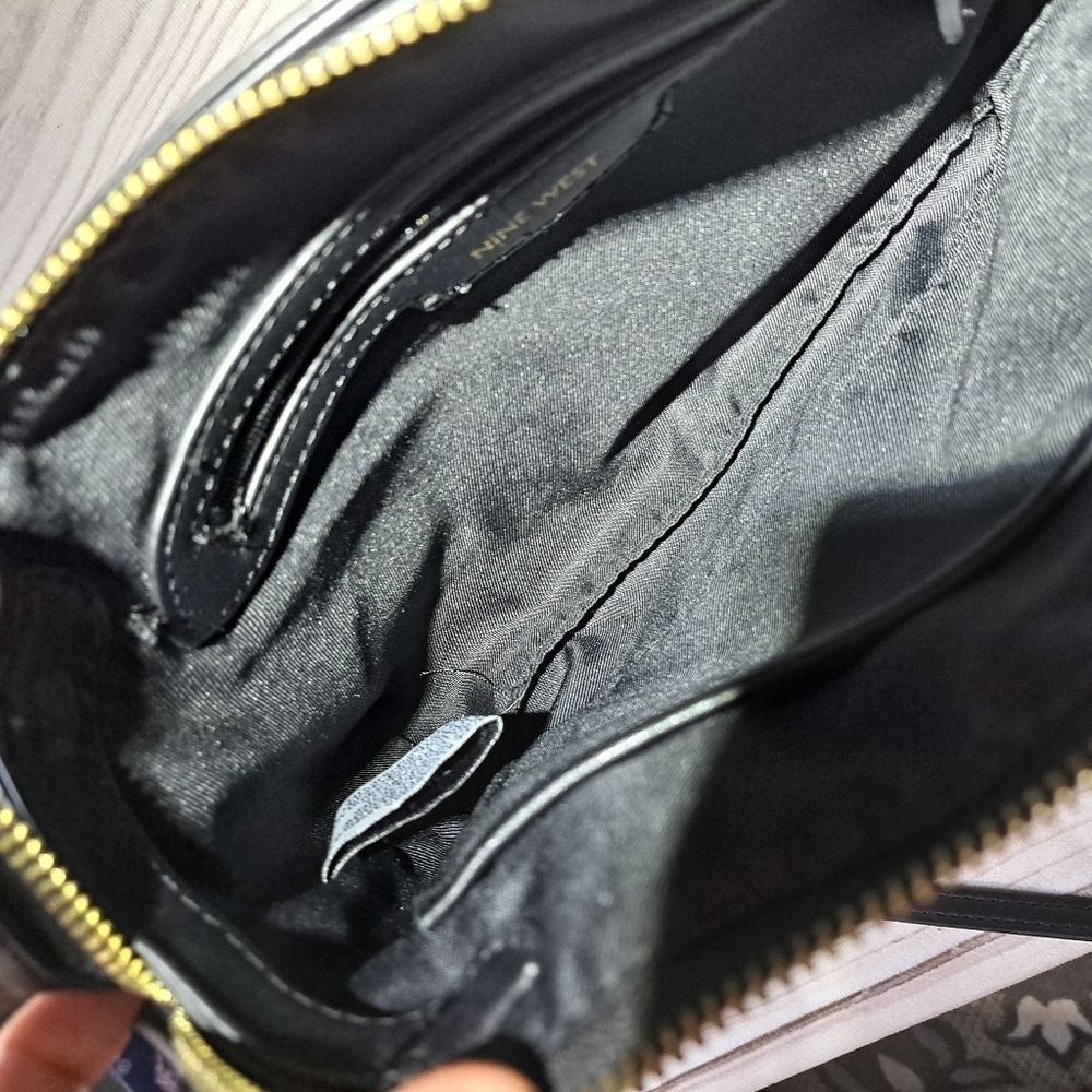 2 FOR 20 SALE Nine West Crossbody Purse Has Beauty Mark On The Back - Picture 11 of 15